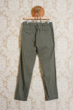 Pantalone chino greg da uomo di white sand in tech cotton color military green ss24